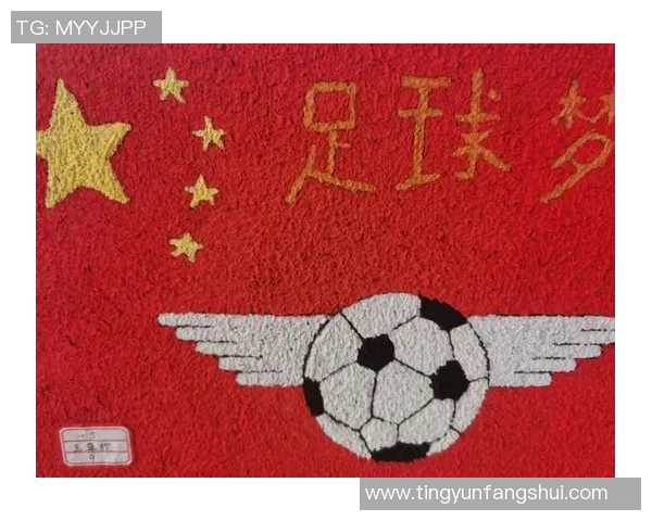 足球场上的小球星欢快奔跑,展现无限潜力与梦想的卡通风采 足球场上的小球星欢快奔跑,展现无限潜力与梦想的卡通风采